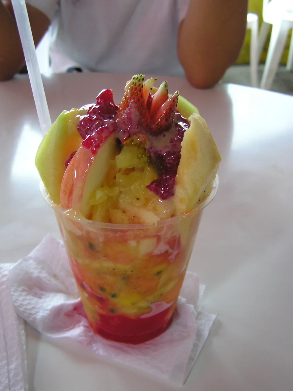 Cholado, shaved ice with fruit, photographed in Jamundí.