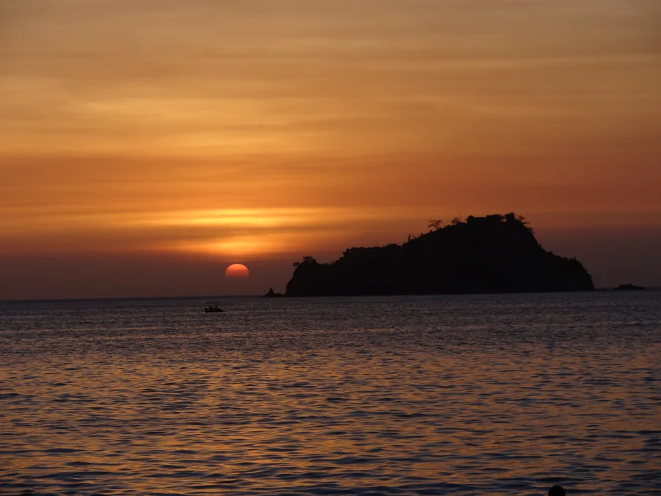 Sunset over Santa Marta Bay (2013).